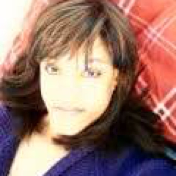 Meet your Posher, Brokeshoppers. - Picture 1 of 1